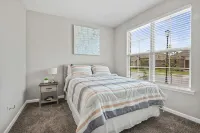 New Modern Home, Lakefront, Park & Pool, spacious 4br/3ba very safe place<br>