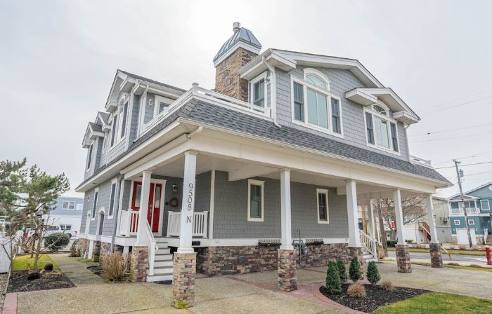 Perfect location!!! Dog friendly townhome in the heart of Stone Harbor
