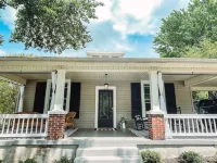 Charming Columbia Cottage - Newly Renovated! Hotel in zona Maury County Archives