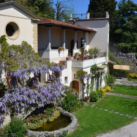 Apartment in villa with garden and view over Florence