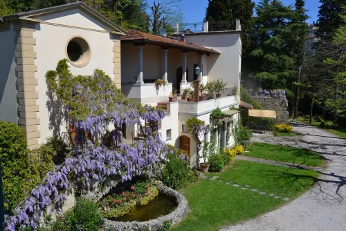 Apartment in villa with garden and view over Florence