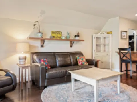 Apartment on the Knoll with private pool Hotels in Nelson County