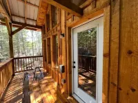 Hillside Hideaway! NEW hot tub! Family sized loft cabin, RRG, Pets welcome.