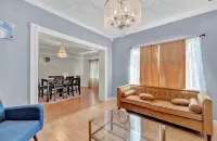Location! Close to Falls! 6-bedroom house in Niagara Falls