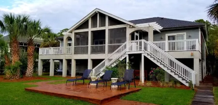 Spectacular 5-Star on the creek home, 6 cards and Golf Cart with full week stay Отели в г. Фрипп Айленд