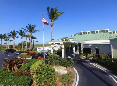 Ocean Village - Beach Condo just a few steps away from the beach 🏖