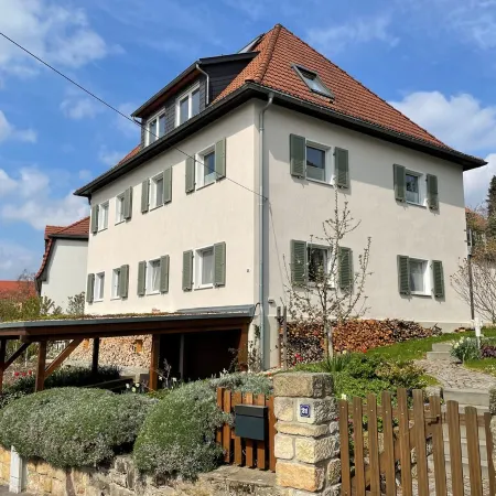 quiet, close to the center, 5 min. to train, 3 bedrooms, family friendly, garden