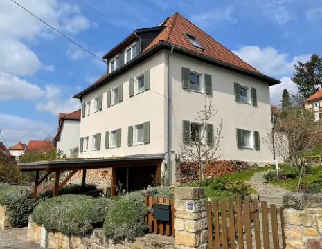 quiet, close to the center, 5 min. to train, 3 bedrooms, family friendly, garden