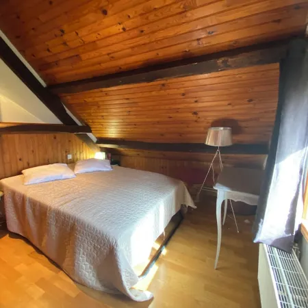 Rental Cottage St Merd La Breuille - Country House.