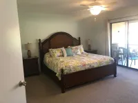 Spacious 2 BD and 2BA Villa 13 minutes from Siesta Key!