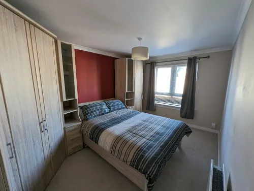 Large 1 bed flat with parking, central Broughty Ferry