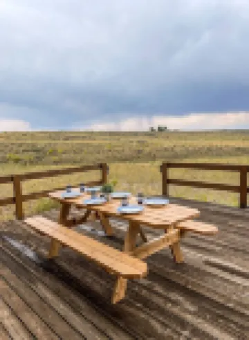 Large cabin with amazing views, mountains, sunsets, and wildlife.