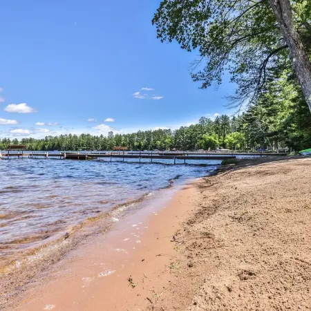 Cedar Lodge: Lakefront Cabin - Wi-Fi, Free Firewood, Generator, No Cleaning Fee!