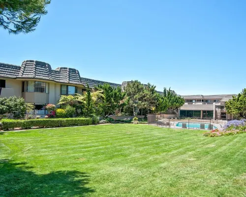 Poolside and Beachfront Remodeled Close to Everything! 索拉納海灘酒店