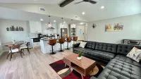 New Stylish Family Friendly Home Near Community Pool and Park in NW Austin Các khách sạn ở Cedar Park