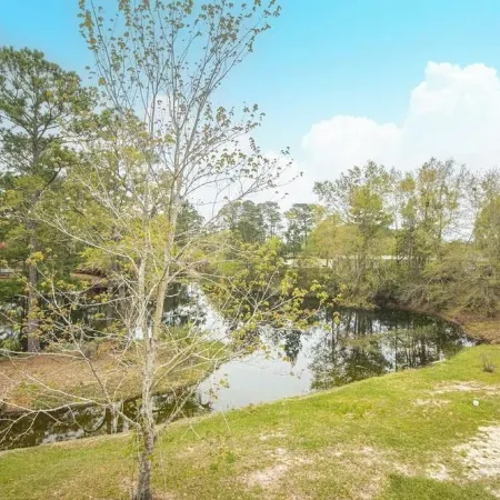 Cozy upstairs Studio Condo at Diamondhead overlooking the Lake & Country Club