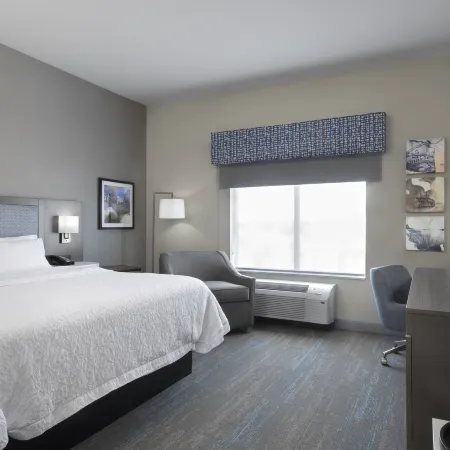 Hampton Inn & Suites St. Charles Old Town Area
