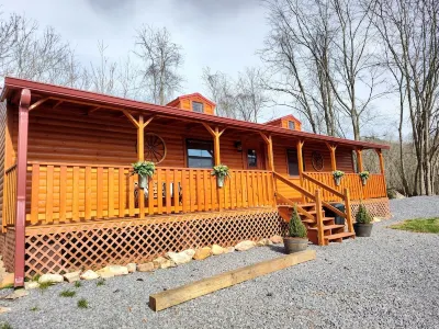 The Banty Rooster - A Couples Getaway in the Mountains of East Tennessee Hotel dekat Brandywine Creek Steakhouse & Tavern