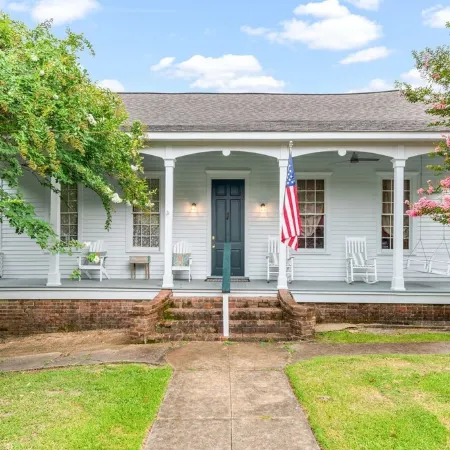 1880's Cozy Cottage, close to Historical Downtown. Sleeps up to 63B3B-pets OK
