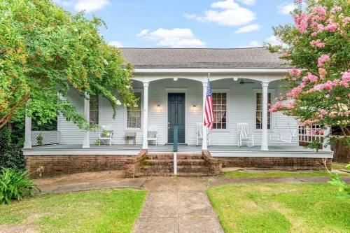 1880's Cozy Cottage, close to Historical Downtown. Sleeps up to 63B3B-pets OK
