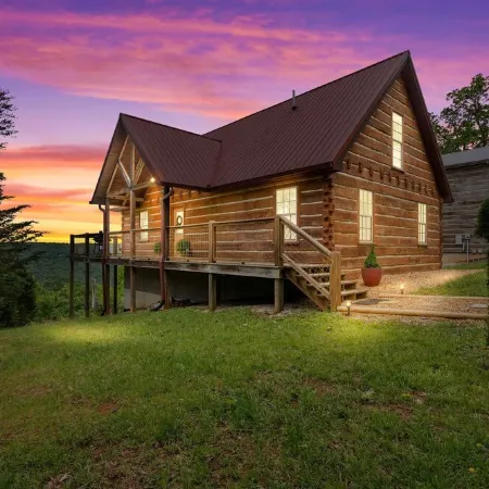 Monteagle Cabin, Views! Hot Tub!