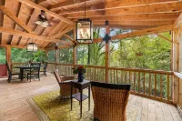 HOT TUB:: KING COMFY BEDS :: Convenient location to Downtown, Campus, West Knox