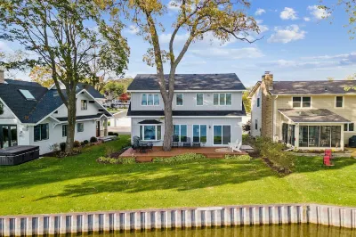 Lakefront Getaway Perfect for All Seasons Hotels near Melody Park