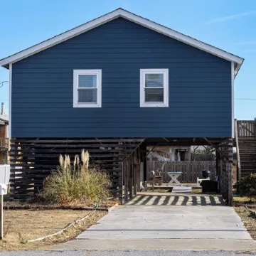 Oceanviews- Walk to beach in 2 mins. Pets welcome