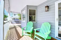 ONLY A 7 MINUTE WALK TO THE BEACH!