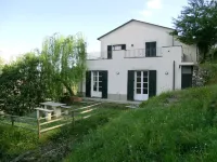 Lovingly Restored Country Farm House in Olive Grove 10 minutes from sea