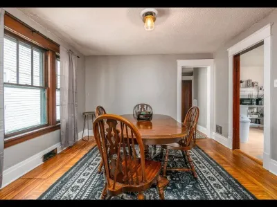 Visit Buffalo & Niagara from this Quaint Apartment 트로케어 대학 주변 호텔