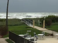 Beachfront 2Br Townhouse Ocean-View Balcony, Pool & Private Beach - 3성급