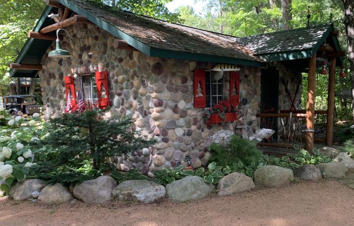 Cozy 3 Season Cabin with Gas Fireplace Heated Floors One Bedroom Studio