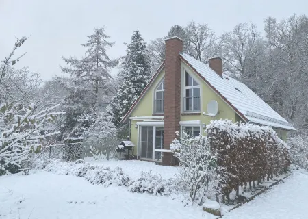 Lille Havehus - Idyllic vacation home near the Bodden Отели в г. Путбус