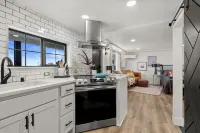 Cozy Studio- Pets Welcome! Hot Tub on site!