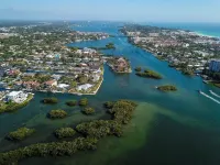 Newly renovated beachside condo - direct beach access
