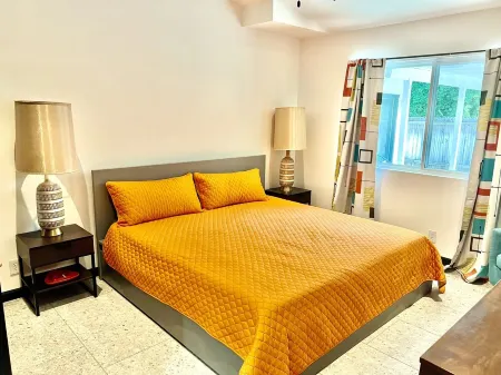 Four king size bedrooms with 5 bathrooms and a pool with a view of Mt. Shasta