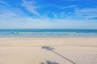 Coquina B103- Steps to the Beach & Pool