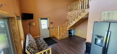 Beautiful Lakeside Grand Cabin