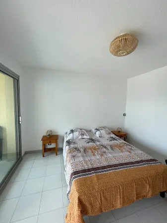 Apartment with 2 Bedrooms and All Amenities Отели в г. Кальви