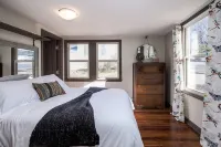 Cottage On Main- In The Heart Of Weston
