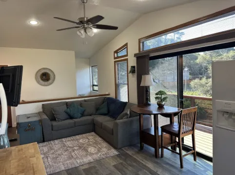 Cottage By The Sea And Trails.  Blocks from the Fiscalini Preserve.