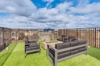 Townhouse - Urban Living with Rooftop Deck!