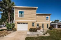 Amazing property just 2 minutes walk from the beautiful Indian Rocks Beach Hotels in Pinellas County