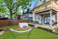 6Br HotTub & Cinema Vibes Perfect KC Stay for Friends & World Cup Fans!
