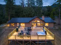 Mountain Retreat w/nature views, deck, hot tub, EV 빅 트리스 루프 트레일헤드 주변 호텔