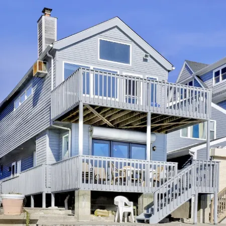Cheerful 3 Bedroom Beach Front Cottage with Fireplace