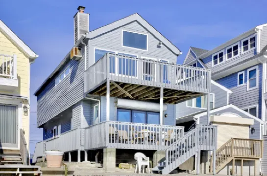 Cheerful 3 Bedroom Beach Front Cottage with Fireplace - 4성급