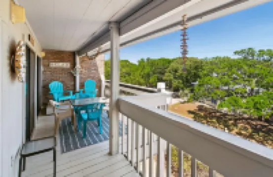 Newly Renovated Steps to Beach Beauty + Pool. Winter & Last Min Discounts