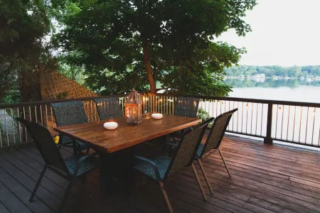 Dreamy lakefront cottage - 20 min from Ann Arbor!